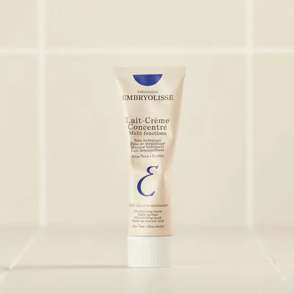 Kremi i fytyrës Embryolisse Lait-Crème, hidratues dhe përmbajtës shumë funksional për lëkurë.