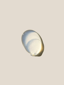Serum kozmetik për lëkurë të shëndetshme dhe të hidratuar, produkt për kujdesin e lëkurës.