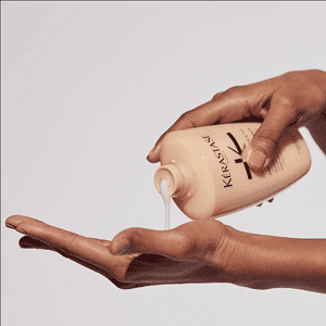 Kerastase Bain Curl Manifesto për kujdesin e qerpikëve dhe flokëve me formulë të veçantë.