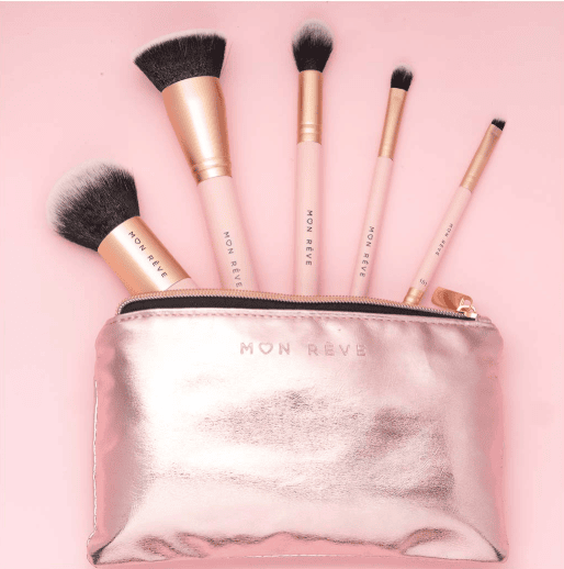 Set furçash kozmetike për fytyrën dhe sytë me çantë rozë, për aplikimin e makeup-it.