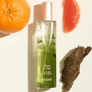 Caudalie Fleur De Vigne fresk parfum për lëkurën dhe trupin, me aromë frutash dhe natyrale.