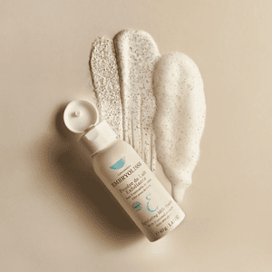 Pudra exfoliuese me qumësht Embryolisse për lëkurë të butë dhe të rinovuar.