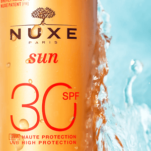 Spray diellor SPF30 NUXE për mbrojtje të lartë nga dielli.