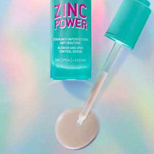 Serum kundër puçrrave me zink dhe lychee për lëkurë të pastër dhe të shëndetshme.