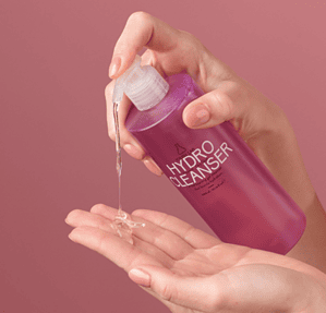 Produkti Hydro Cleansër për pastrimin e lëkurës normale dhe të thatë, përfshin formulë të b.