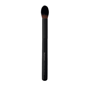 Brush për koncealer, kozmetikë, për aplikim të saktë të produktit.