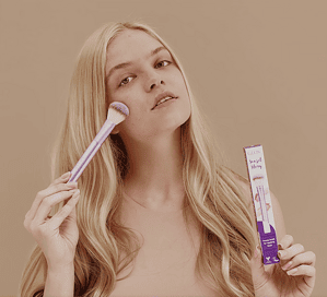 Brush precize për aplikimin e blush-it dhe produkt kozmetike GLOV.