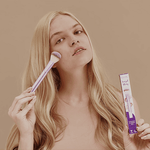 Brush precize për aplikimin e blush-it dhe produkt kozmetike GLOV.