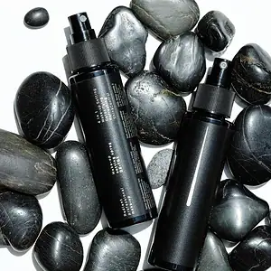 Spray për fytyrën RAD Make Up Setting Spray për përmirësimin e qëndrueshmërisë së makeup-it.
