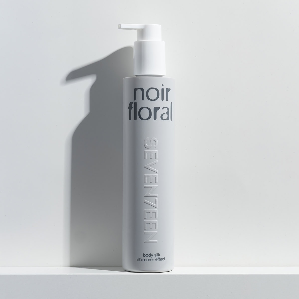 Body silk me efekt shampanjë për trupin, për shkëlqim dhe butësi të lëkurës.