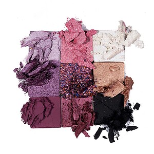 Paletë me ngjyra të ndryshme të kozmetikës për sy, buzë dhe faqe, për make-up të plotë dhe të stilit.