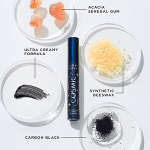 Mascara Cosmic me formulë ultra krem, perbehet nga karboni i zi dhe pluhuj bejsi në mbështjellje tër.
